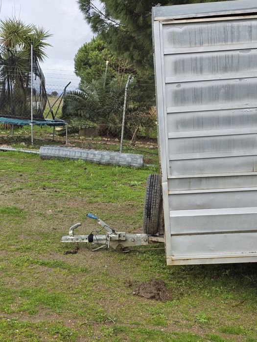 Atrelado de 2 eixos transporte animais