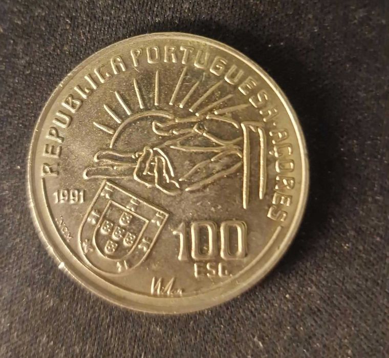 Lote de 11 moedas comemorativas portuguesas em escudos, a maioria em estado não circulado ou quase (BNC).