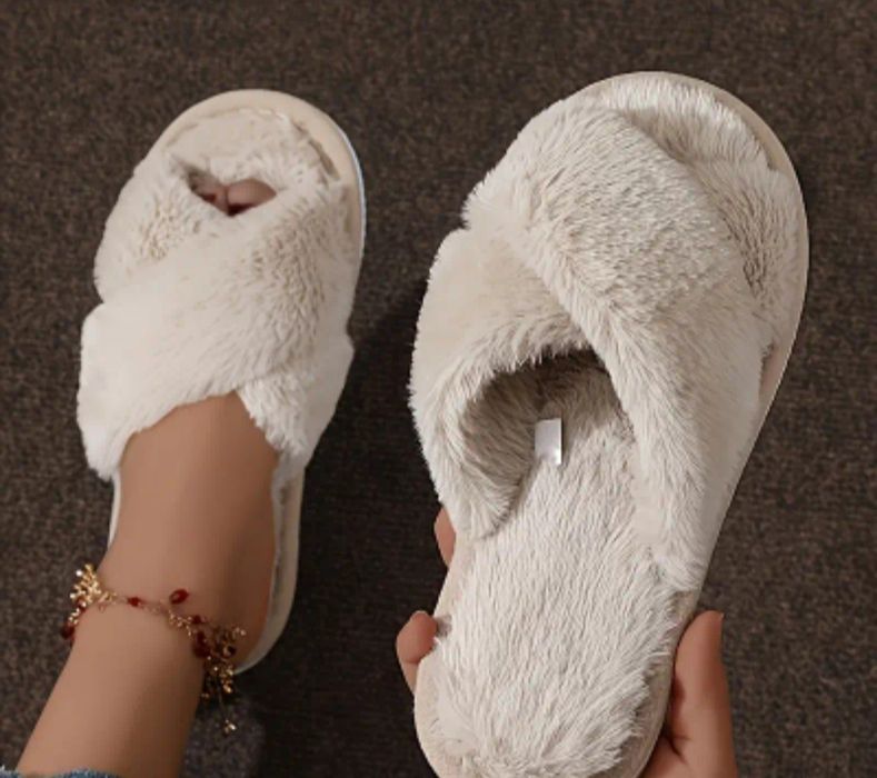 Жіночі кімнатні тапочки