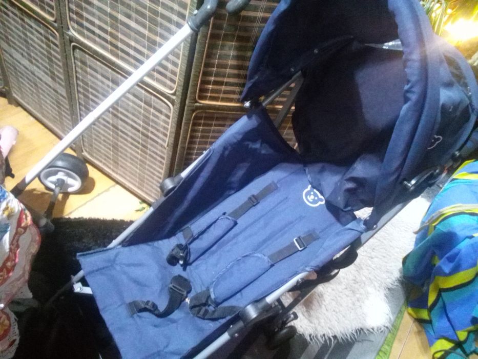 Carrinho de bebe c/ oferta de triciclo 15€