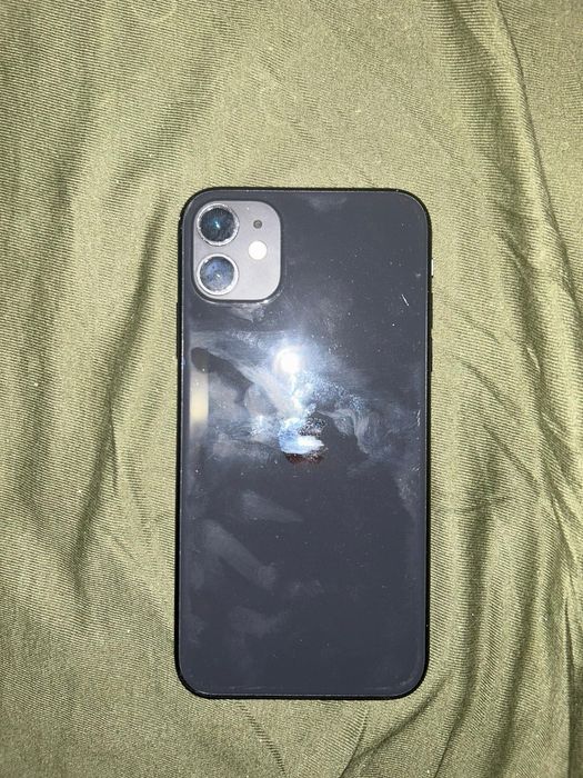 iPhone 11 com marcas de uso