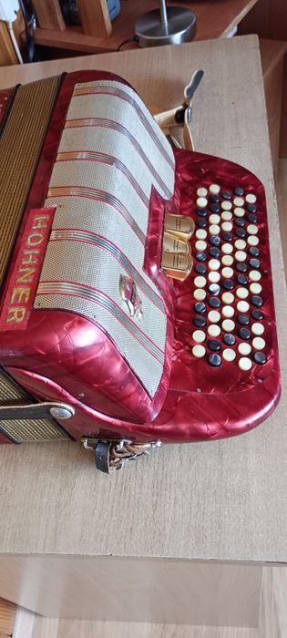 Akordeon guzikowy Hohner Accordina - De  Luxe  96- b. 2- chór