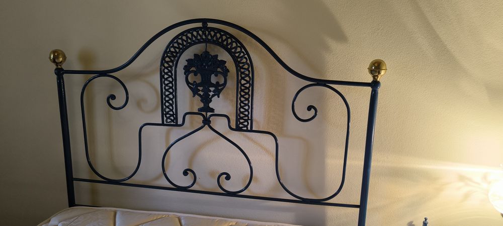 Cama de ferro antiga