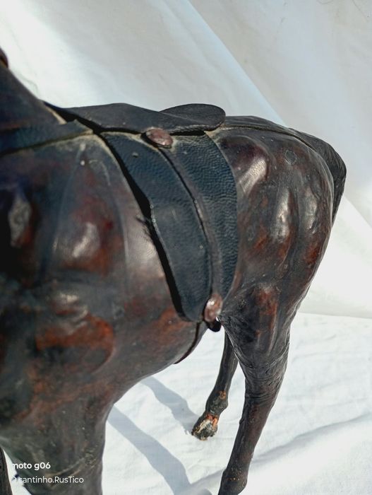 Cavalo em couro vintage