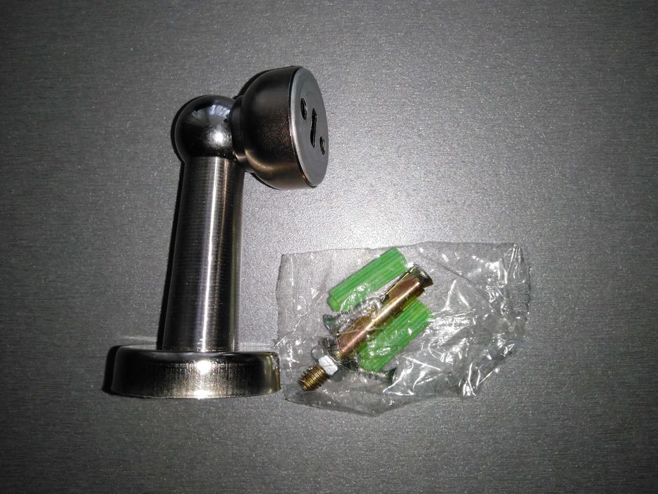 Дверной ограничитель (магнитный).