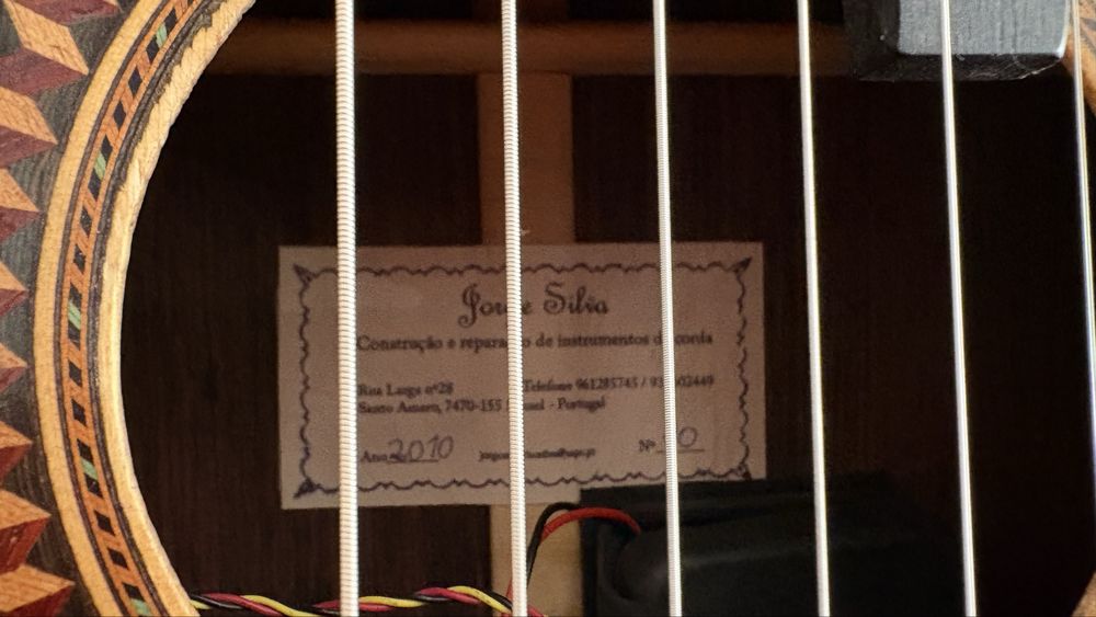 Viola de acompanhamento de fado