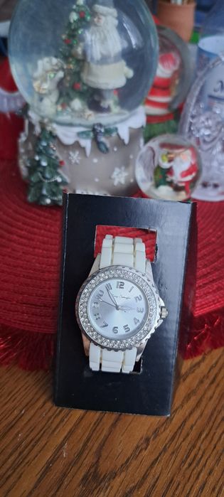 Zegarek  nowy damski w pudełku nieużywany