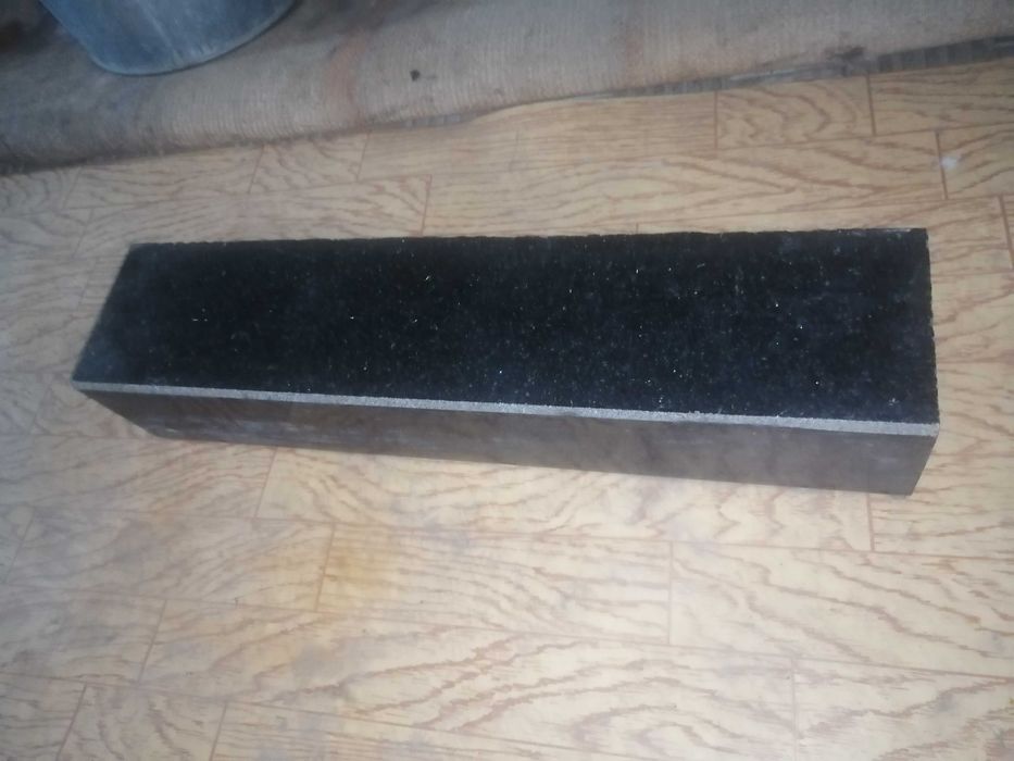 Передняя часть гранитного цветника