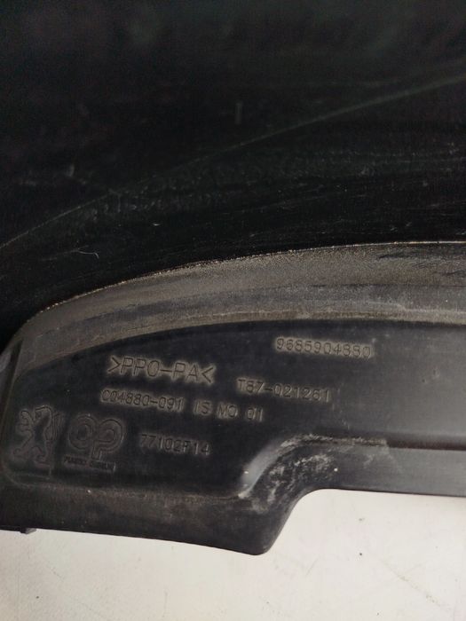 Guarda-lamas esquerdo PEUGEOT 5008 I (0U_, 0E_)