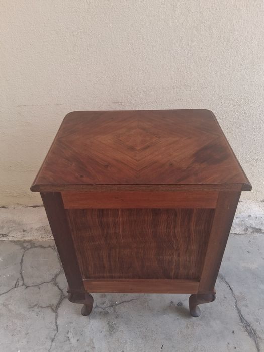 Mesa de cabeceira  estilo Queen Anne antiga