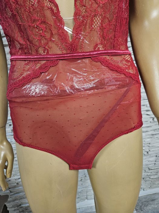 Przepiękne czerwone koronkowe body bielizna Tom&Rose rozmiar L