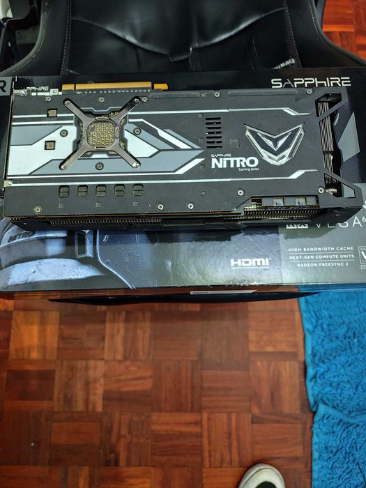 Placa gráfica Sapphire Nitro+ Radeon RX Vega 64 8GB