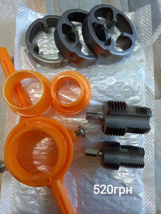 Плашка ,лєрка  мітчик  для пластикових труб