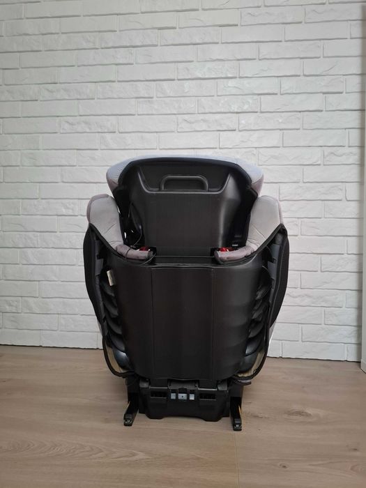 Fotelik dziecięcy marki RECARO