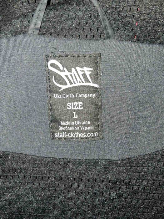 Продам осіню куртку Staff