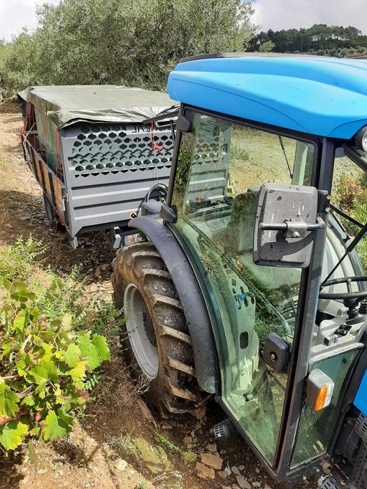 Serviços de trator agrícola