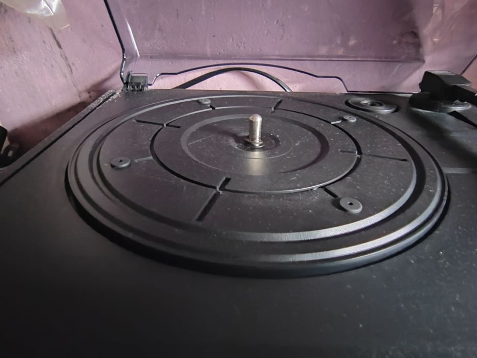 Gramofon Medion.