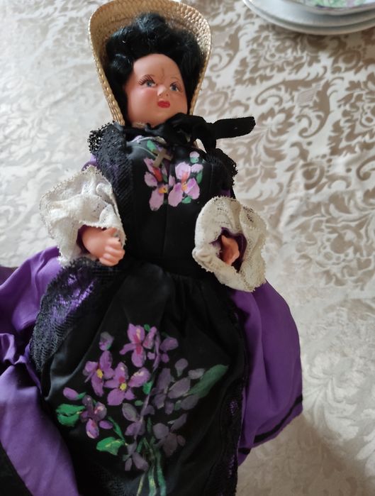 Boneca muito antiga, anos 40/50 avental pintado à mão