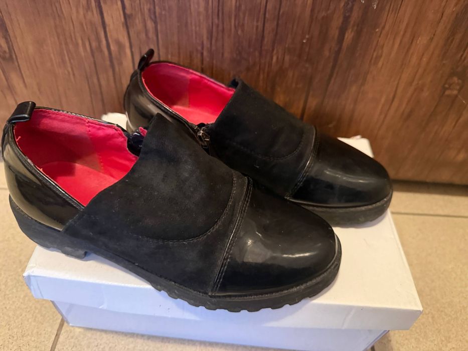 чорні черевики красивi