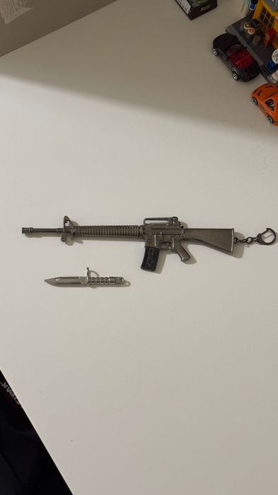 Porta-chaves Fuzil M16 + Faca