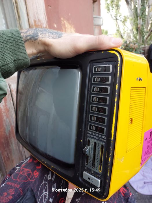 продам маленький телевизор  GRUNDIG super-electronic