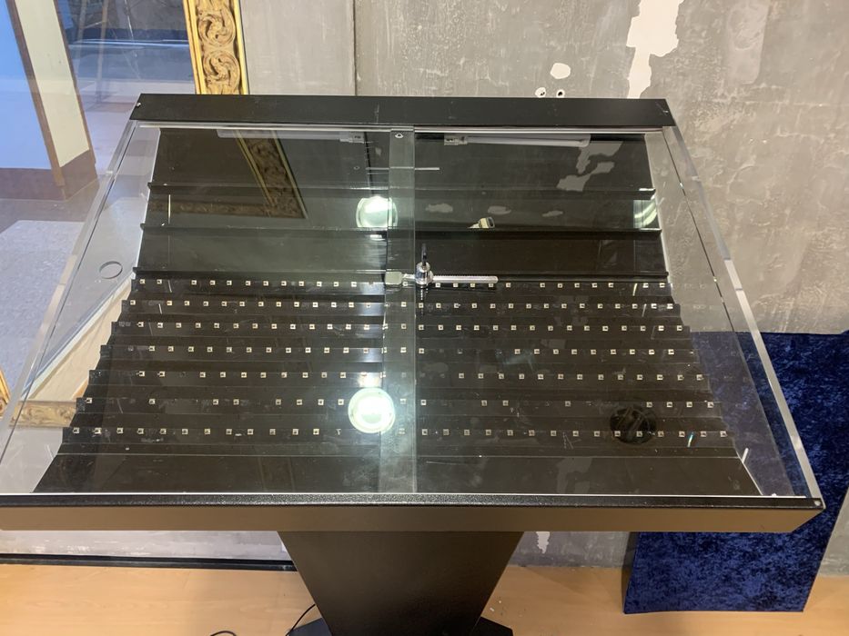 Vitrine para expor piercings