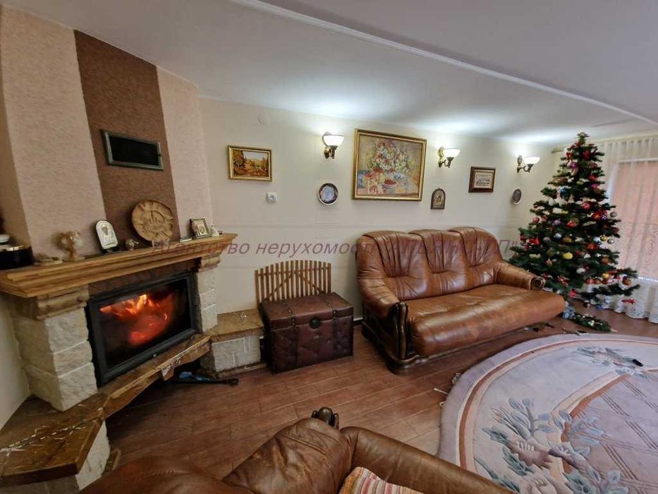 Будинок поряд з Ужгородом