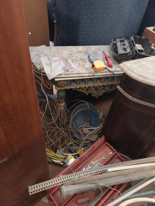 Sofá, cómodas e armários