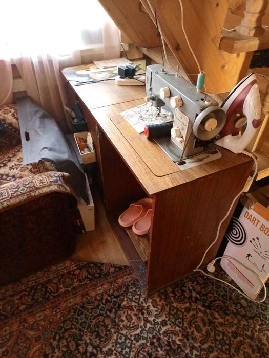 Швейна машина чайка 142м