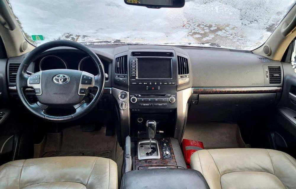 Toyota Land Cruiser 200 2011 4.5 дизель З ЕС