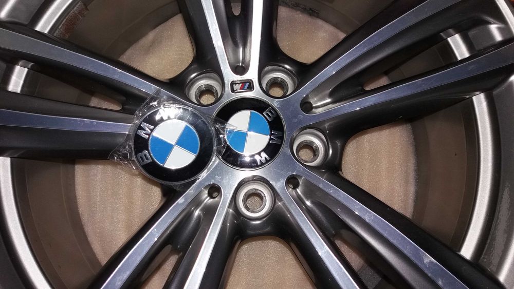 Símbolos emblemas para jantes Bmw 68mm Novos na cor original