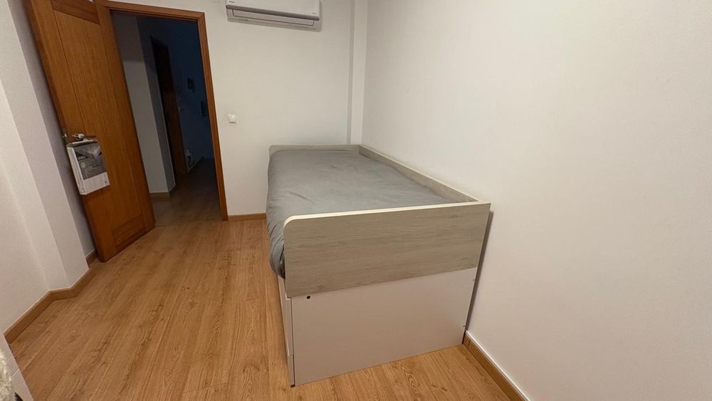 Cama com gavetão e 2 gavetas
