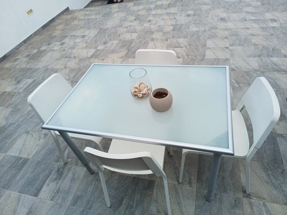 Mesa vidro + 4 cadeiras