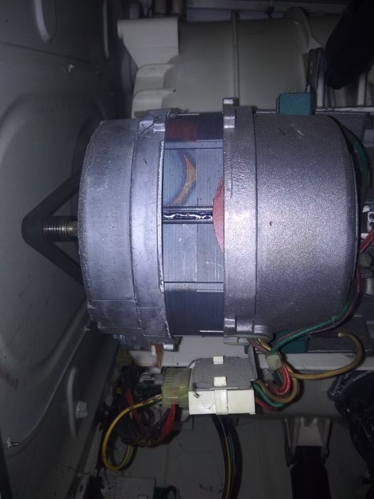 Продається мотор до стіральної машини індезіт wil 105 у відміному стан