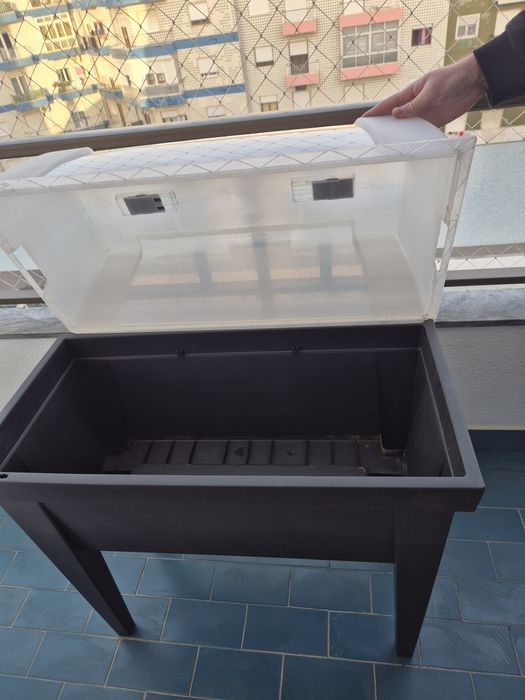 Horta vertical com tampa