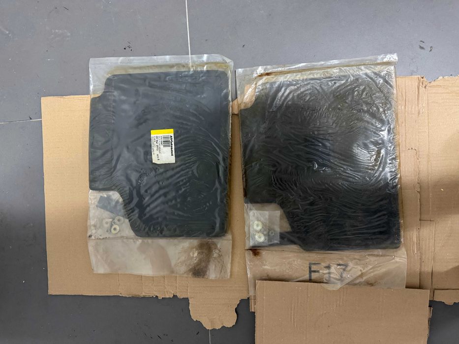 Par palas traseiras Range Rover Classic com suportes NOVOS