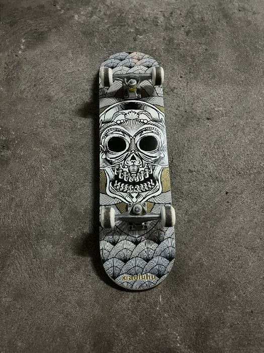 Skate quatro rodas como novo