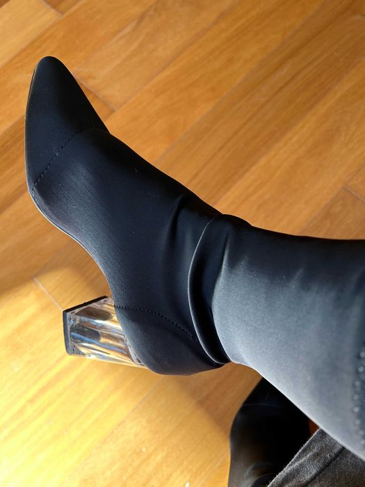 Botas em lycra com salto transparente
