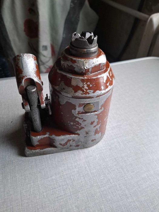 Домкрат под ремонт