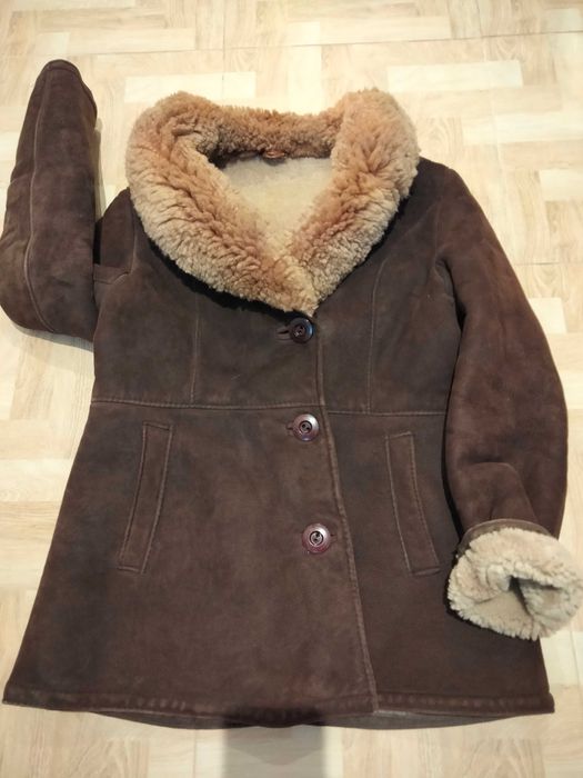 Prawdziwy naturalny damski kożuch z dawnych lat, rozm. ok. 38