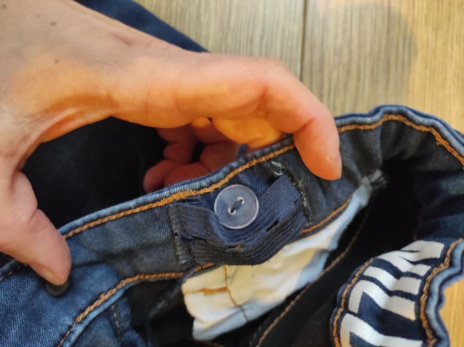 Spodnie dla chłopca dżinsowe jeansy 104 miękki materiał