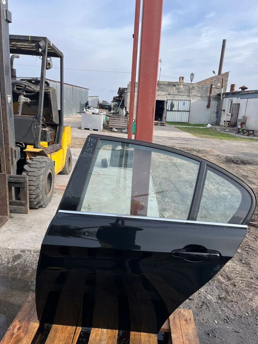 BMW 3 E90 E91 DRZWI LEWY TYŁ 475