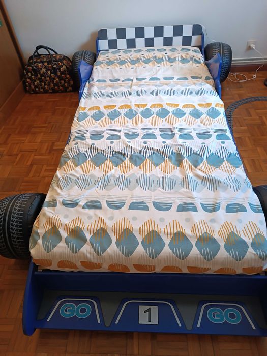 Vendo cama de criança nova