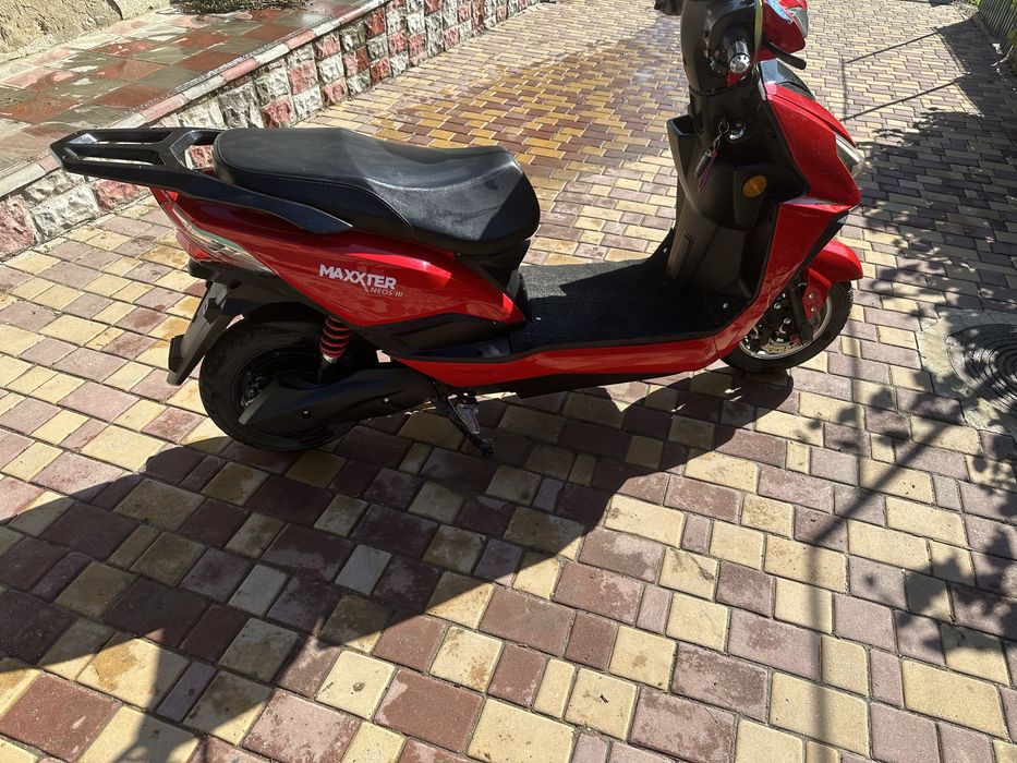 Продам електро скутер Maxxter Neons 3