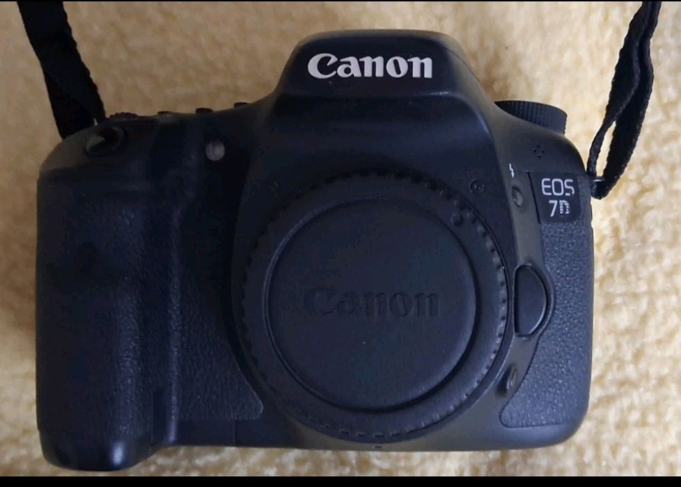 Продам Canon EOS 7D, body, повний комплект, пробіг 11600