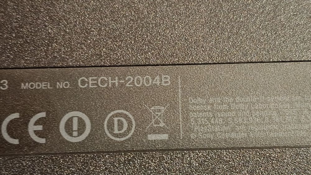 Konsola PS3 z akcesoriami