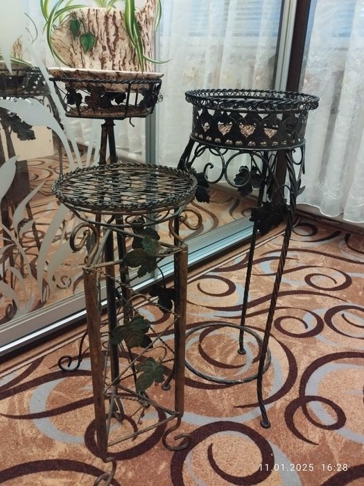 Підставки ковані для кімнатних рослин(висота 60см,73см,75см)ціна 600гр