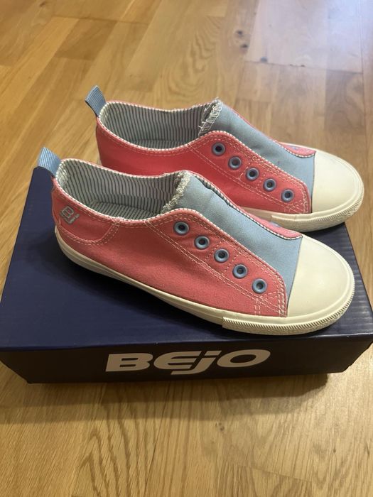 Кеди, мокасини для дівчинки