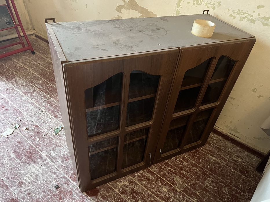 Меблі. Кухонний гарнітур та стіл. Безкоштовно