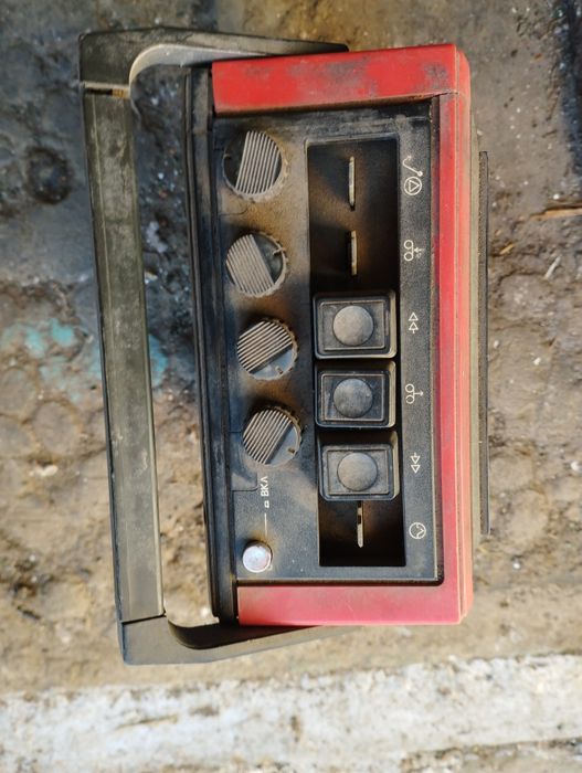 Кассетный проигрыватель и радио